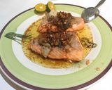 Foto langkah ke 7 dari resep Salmon Steak With Garlic Shoyu and Songkit Flavour.