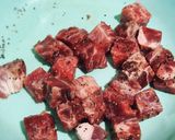 Foto langkah ke 1 dari resep 460. Garlic Butter Saikoro Beef.
