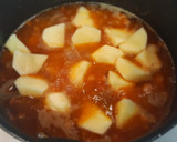Foto del paso 4 de la receta: Pulpo encebollado con chorizo y patatas
