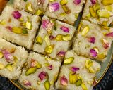 नारियल बर्फी (सिर्फ 10 मिनट में) (Coconut Burfi) रेसिपी चरण 8 फोटो