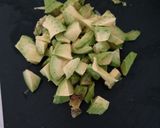 Foto del passaggio 2 della ricetta Insalata di gamberi, avocado e arancia