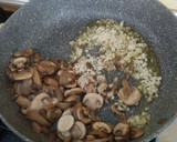 Foto del paso 4 de la receta: Solomillo de cerdo con setas en salsa de foie