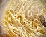 Foto del paso 2 de la receta: Tallarines con trufa negra y salsa cremosa de parmesano