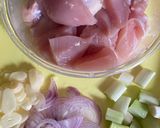 Foto langkah ke 1 dari resep Ayam Tumis Bawang.