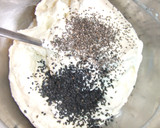 Foto del paso 1 de la receta: Crema de quesos, hierbas y semillas