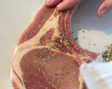 香料爐烤戰斧豬排的食譜步驟1照片