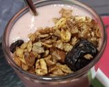 Foto del paso 2 de la receta: Batido de frutillas y yogurt de mango con maracuyá