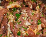 รูปขั้นตอนการทำที่ 6 ของ หมูเค็มทอด
