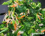 A picture of step 7 of Stir-Fried Spinach and Enoki Mushrooms with Shacha Sauce.