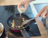Foto del paso 2 de la receta: Pavo en salsa con arroz y patacones