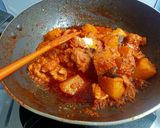 Foto langkah ke 6 dari resep Semur Ayam Kentang.