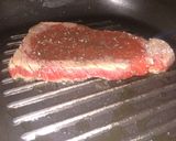 Foto langkah ke 2 dari resep Sirloin Steak with Mushroom Sauce.