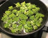 Une image de l'étape 4 de Poêlée de chou romanesco à la crème et emmental.