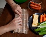 Foto langkah ke 3 dari resep Sushi Roll.