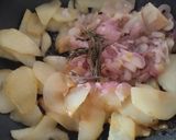 Foto del paso 3 de la receta: Sándwich de berenjena🍆con pera y queso🧀🍯🧅🍐