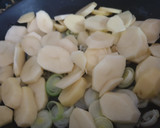 Foto del paso 2 de la receta: Bacalao con patatas en salsa verde