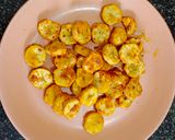 A picture of step 2 of Kacche kele(Raw banana) ki sabzi.