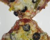 A picture of step 5 of Chicken Tikka pizza and tikka Bread Pizza jo mainy,1st,tym bnata tha.
