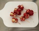 A picture of step 1 of Japanese Garlic Kushiage (Fried Garlic Skewers).