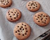 Foto del paso 5 de la receta: Cookies rellenas de toffee de plátano y pepitas de chocolate (sin gluten)