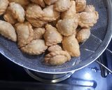 Foto langkah ke 4 dari resep Pastel Abon Renyah.