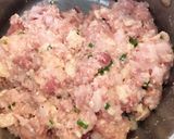 Hình bước làm 1 của món Chả thịt đậu cuộn lá lốt