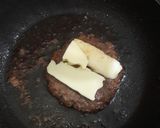 Foto langkah ke 3 dari resep Blackpepper Cheese Burger with Egg and Hashbrown.