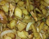 Foto langkah ke 2 dari resep Kentang kecap suwir ayam.