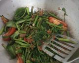Foto langkah ke 5 dari resep Tumis kangkung.