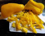 Foto del paso 2 de la receta: Churrasquitos a las 3 cebollas y a los 3 ajíes (en disco de arado o bifera)