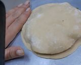 A picture of step 6 of Tuvar Stuffed Paratha.