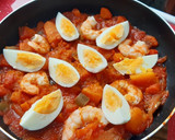 Foto del paso 4 de la receta: Huevos con langostinos y verduras