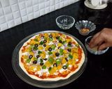 A picture of step 12 of Chicken Tikka Pizza.