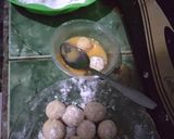 Foto langkah ke 4 dari resep Bola-bola singkong maknyoss.