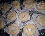 A picture of step 3 of Ring doughnut.