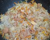 Foto langkah ke 4 dari resep Bihun Goreng Ekonomis.