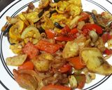 Foto del paso 3 de la receta: Vegetales🥗salteados con salsa de soja y piña picante🌶