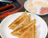 Hình bước làm 3 của món Hotdog yến mạch nhân mặn