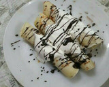 Foto del paso 5 de la receta: Panqueques rellenos de dulce de leche bañado con crema y chocolate
