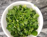 A picture of step 2 of Palak Methi Matar.