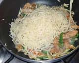 A picture of step 6 of Chicken chow mein.
