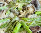 A picture of step 2 of 💚 Sautéed Shiitake Mushrooms and Asparagus with Light Cream (Vegetarian Dish).