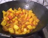 A picture of step 4 of Omelette curry with potatoes.