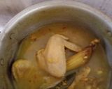Foto langkah ke 3 dari resep Ayam goreng lengkuas dan sop ayam.