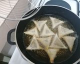 A picture of step 7 of Meat samosas.