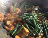 Foto langkah ke 4 dari resep Gulai udang kacang panjang.