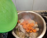 Foto del paso 4 de la receta: Guisado de muslitos de pollo con patatas