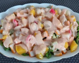 Foto del paso 3 de la receta: Ensalada palitos de cangrejos tropical