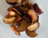 Foto del paso 1 de la receta: Ciruelas con vino tinto (para acompañar hot cakes o waffles)