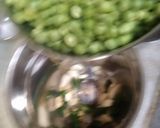A picture of step 4 of Palak-Peas-Paneer Paratha.